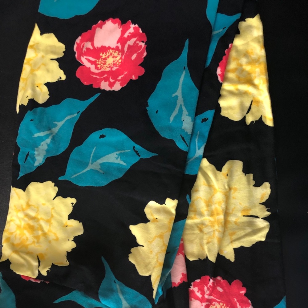 Black background floral leggings